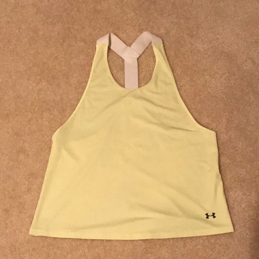 WOMEN’S UNDER ARMOUR SIZE MEDIUM ATHLETIC TOP!
